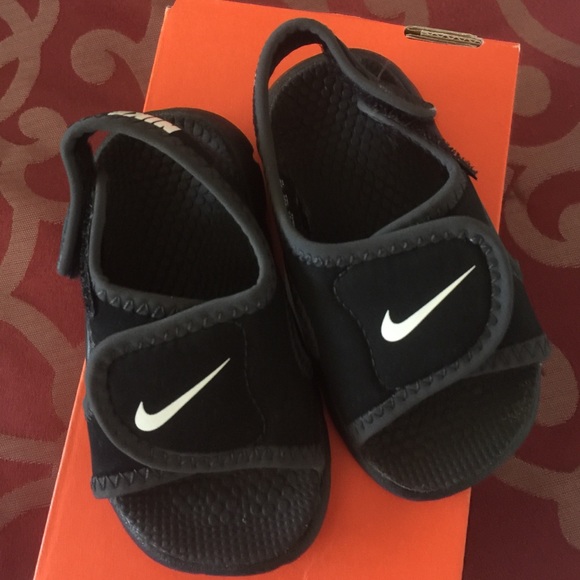 Gently worn infant sandals