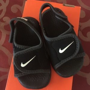 Gently worn infant sandals