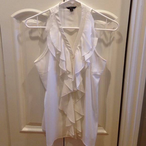 ✅SOLD✅White ruffled blouse