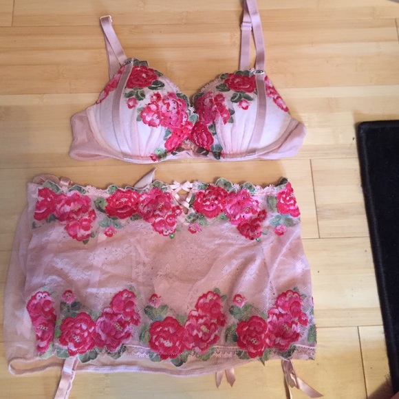 VS lingerie push up with garter set