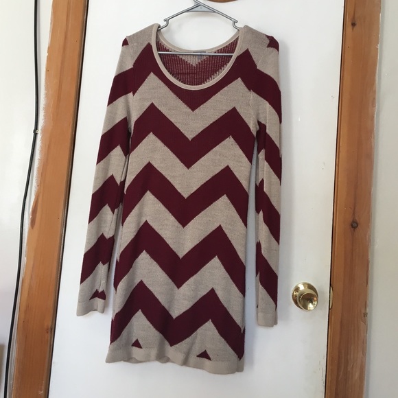 Charlotte Russe M burgundy chevron dress