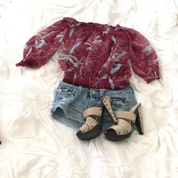 Forever 21 off the shoulder sheer floral blouse S