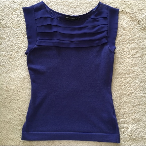 The Limited Short-Sleeve Pullover Top