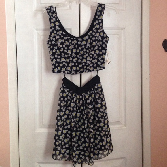 2pc. Set Daisy crop top and skirt