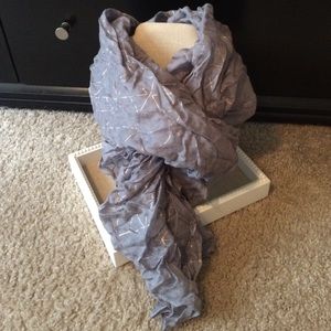 Stella and Dot grey scarf with gold detail