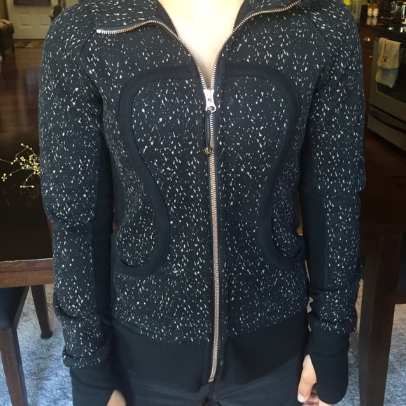 Lululemon jacket size 4