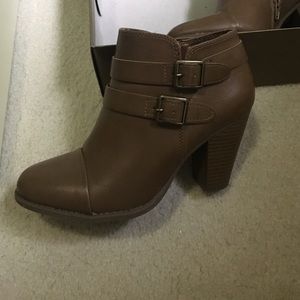 Lauren Conrad brown booties size 7.5
