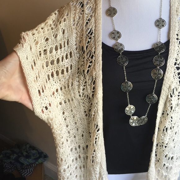 Tan or cream crochet fringe vest! NWT - Picture 4 of 4