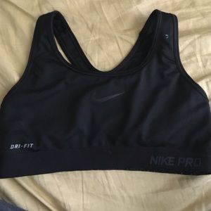 Black nike pro sports bra