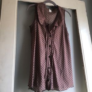 Cute polka dot stretch top!