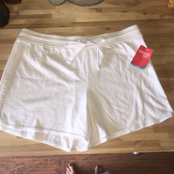 ☁️NWT White Danskin Shorts