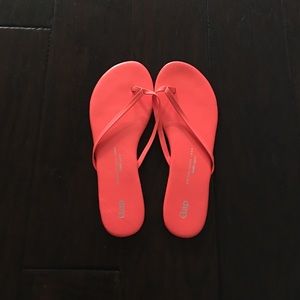 GAP leather flip flops