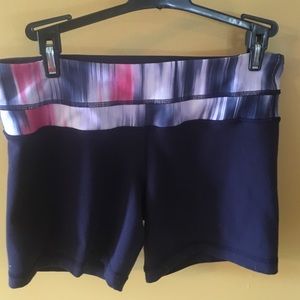 Lululemon sz 6 dark purple groove shorts