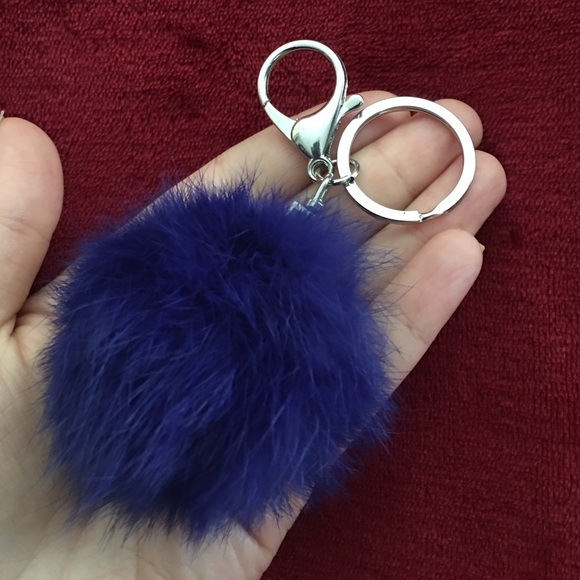 Small key chain /clip Pom Poms. Faux fur - Picture 2 of 4