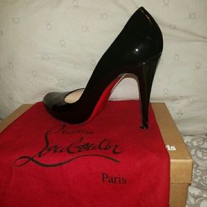 Christian Louboutin Decollete Pump