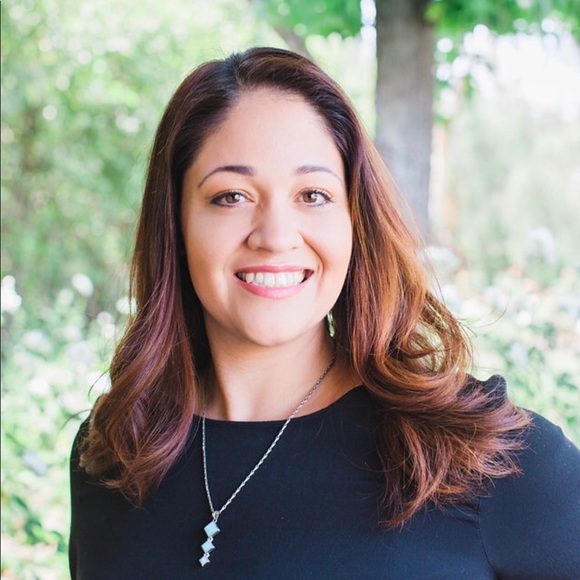 Meet your Posher, Celina - Picture 2 of 7