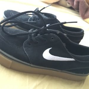 BRAND NEW NIKE JANOSKIS BLACK
