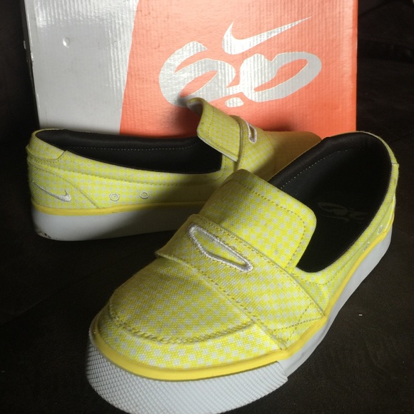 Womens Nike balsa casual shoe