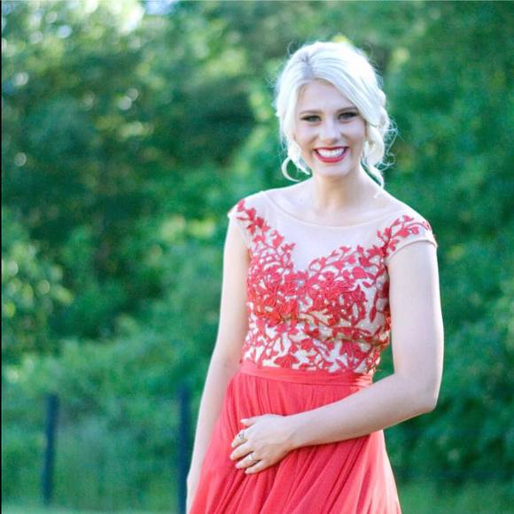 Meet your Posher, Mara