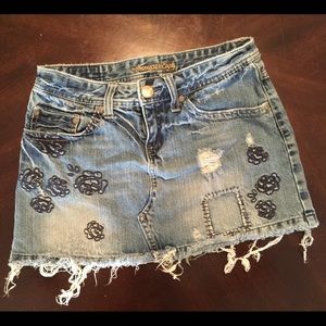 American eagle distressed denim skirt