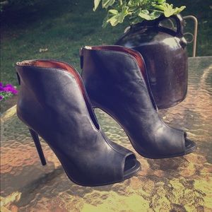 BCBGMAXAZRIA black leather heels
