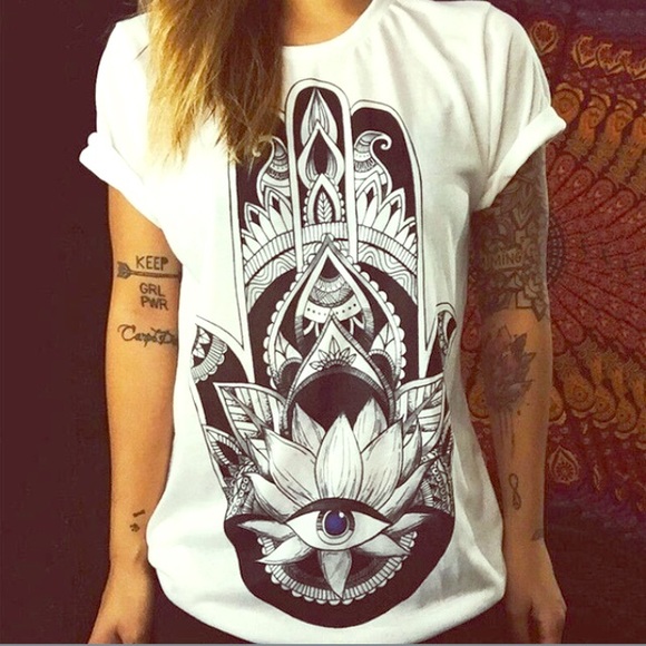 🌻Hamsa Hand Tee🌻