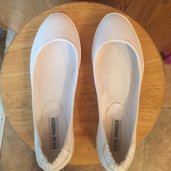 White canvas Steve Madden sneaker shoes