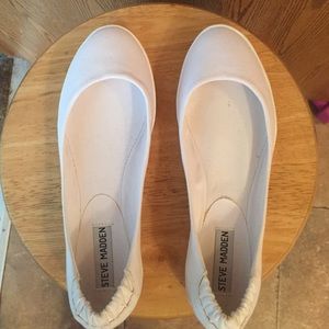 White canvas Steve Madden sneaker shoes