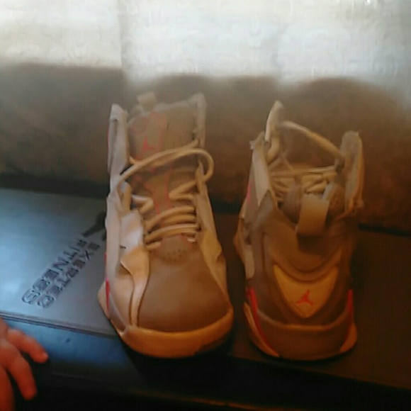 To small - Picture 1 of 1