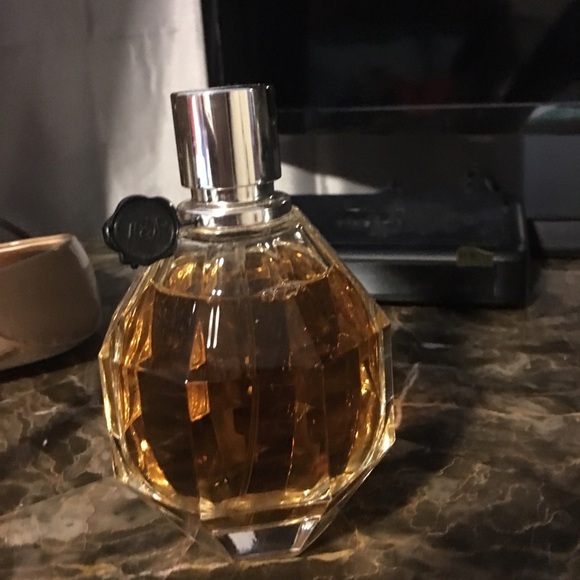 Vickto&Rolf flowerbomb perfume