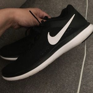 Black Nike Shoes