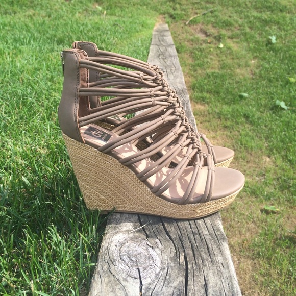 Dolce vita taupe wedges