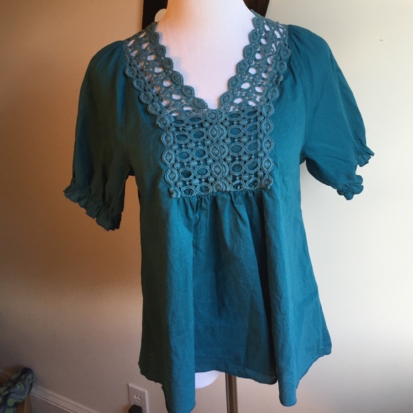 Teal embroidered top with cinched sleeves! - Picture 1 of 4