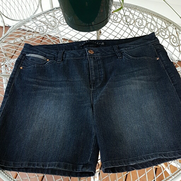 PRICE DROP!!!!  Awesome shorts.. BNWT
