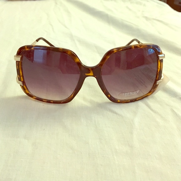 BRAND NEW SUNGLASSES