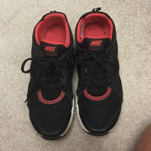 Black Nike Tennis shoes