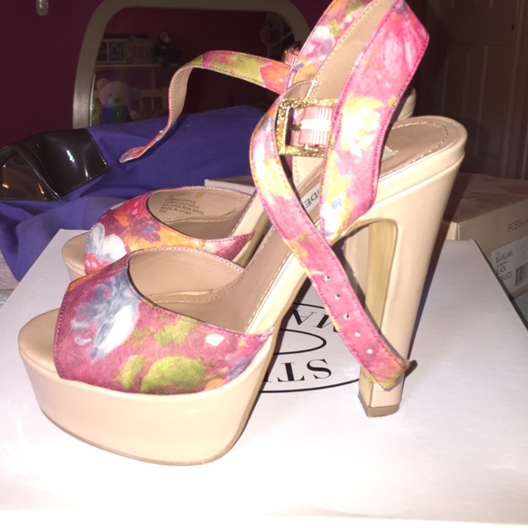 Steve Madden Floral Pumps - Picture 3 of 5