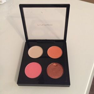 📌SOLD📌 MAC Limited Edition Call Me Bubbles Quad