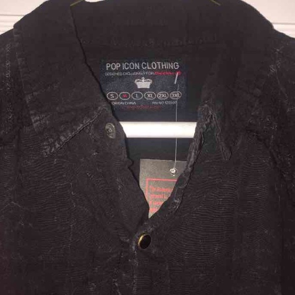 NWT! MEN! Sz. M, BUCKLE Long Sleeve