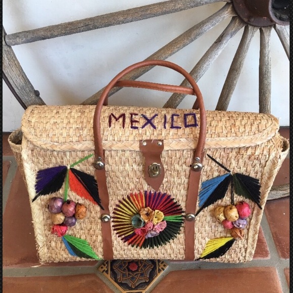 SOLD—MEXICAN VTG Woven Straw Basket Shopper Tote - Picture 2 of 4