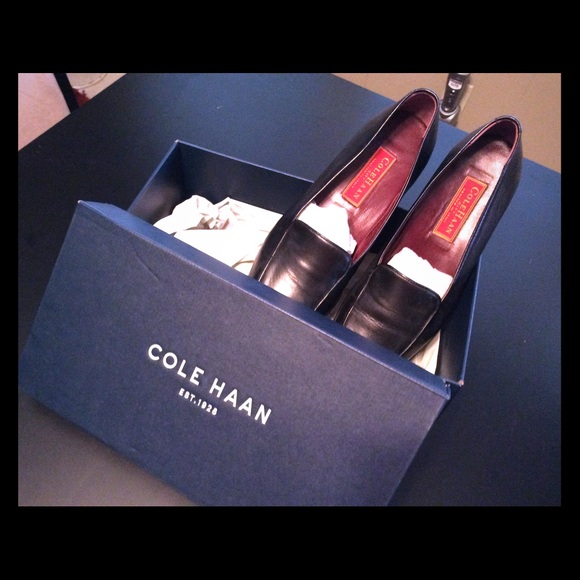 💋SOLD-Cole Haan black leather heeled loafers💄