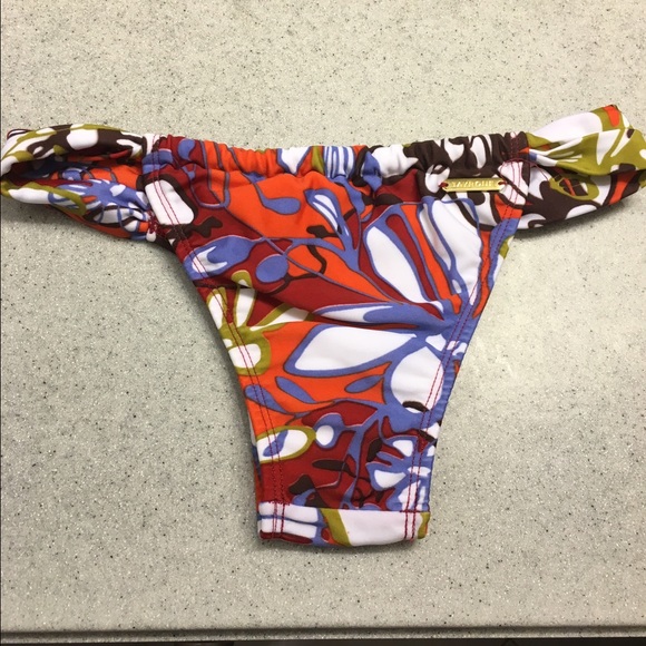 Tayrone Brazilian bottoms bikini - Picture 2 of 2