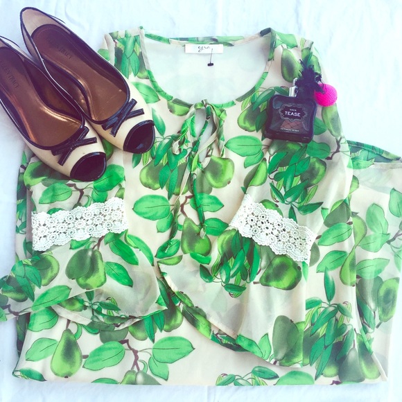 Boutique Tops - 🆕Gorgeous green tunic top
