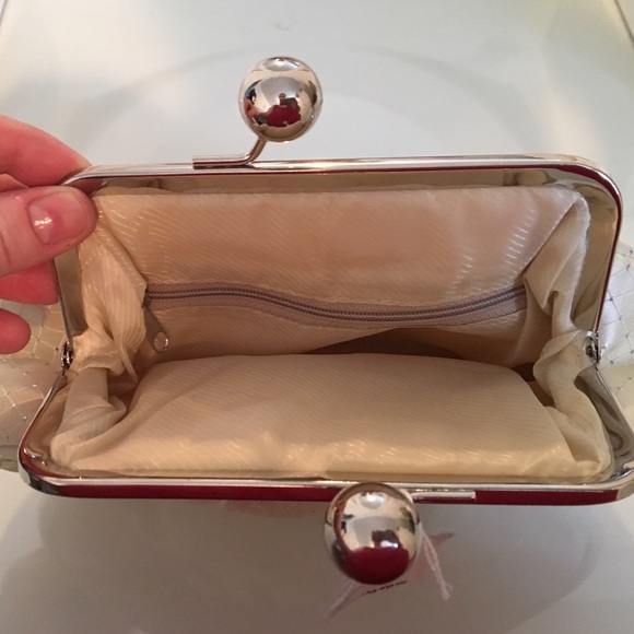 NWT - bahne clutch bag w/ oversize clasp  - ivory - Picture 3 of 4