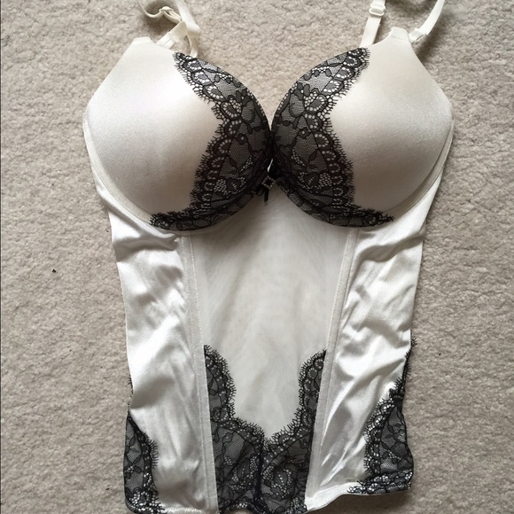NWT Victoria's Secret ultra push up bustier 34C