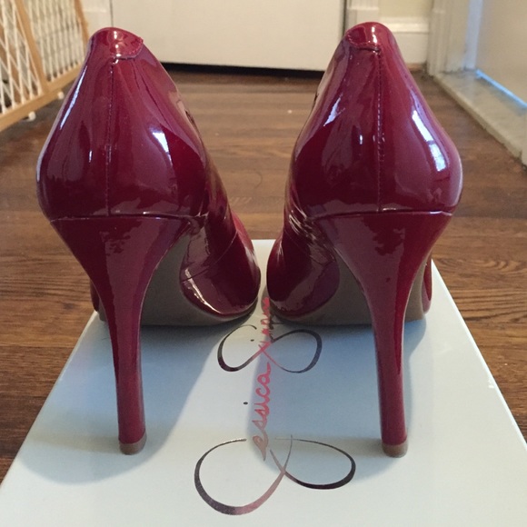 Red patent round toe heels - Picture 3 of 4