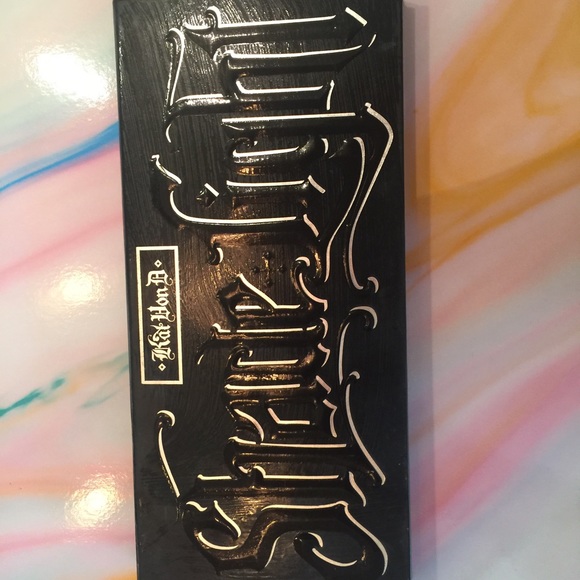 KAT VON D SHADE + LIGHT POWDER CONTOUR