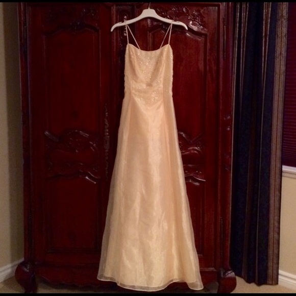 Size 7/8 Prom Dress. Classy Yellow. Never worn,New