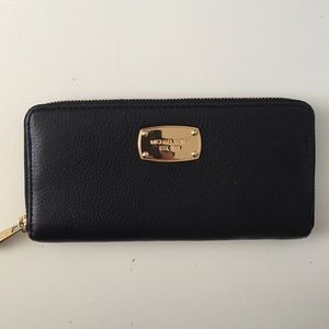 MICHAEL KORS LEATHER CONTINENTAL WALLET (BLACK)
