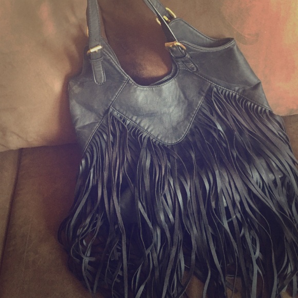 Trendy black fringe purse!